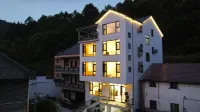 Youjian Homestay in Tonglu Hotels near Roars Gorge Whitewater Adventure Scenic Tourist