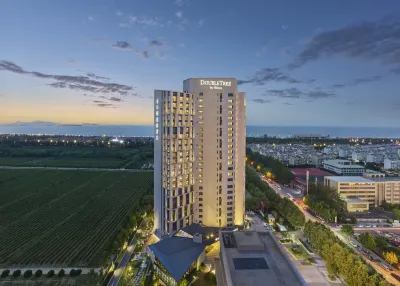 DoubleTree by Hilton Yantai Golden Coast Hotels & Suites Hotels in Yantai Economic Development Zone