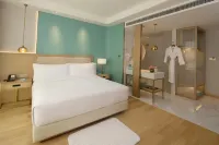 Jinju Hotel (Chengdu Financial City Yintai Center in99) Hotels near Luhu Water City - Luhu Island