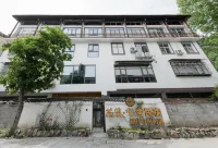 Floral Hotel·Zhangjiajie Qishe Hotel(Wulingyuan National Scenic Spot National Forest Park Store) Hotels in Zhangjiajie