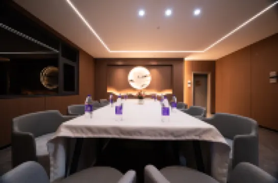 Dreyfu Cinema style Hotel (Maitreya Qinglai Park Giant Century Square Branch)