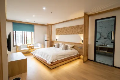 Yishuiwan Hot Spring Hotel (Lujiang Tangchi Hot Spring Resort) Отели рядом с достопримечательностью «Wuyu Pavilion»