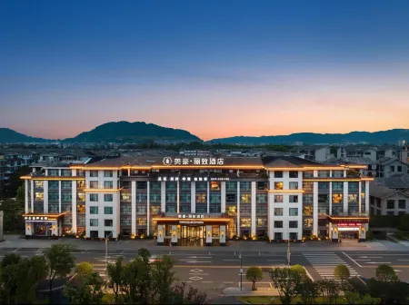 MEHOOD LESTIE Hotel (Langzhong Ancient Town) Отели рядом с достопримечательностью «Laxiahong Former Residence»