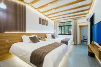 Yuanshe Muyun Ge Homestay (Phoenix Ancient City Nanhua Li Tourist Center Branch) 황스차오 고성 주변 호텔