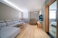 Golden Crown Business Hotel (Xinyang Railway Station, Tianrun Plaza)