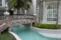 Grand Florida Beachfront Condo Resort Pattaya E208