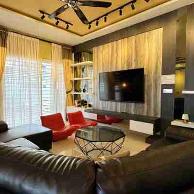 Ipoh Seri Bougainvillea Luxe Villa with Splendid Pool Rooms