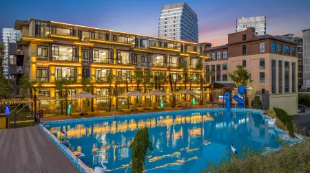 Fenghuang Lanyue Holiday Homestay Отели рядом с достопримечательностью «Temple of the Queen of Heaven»