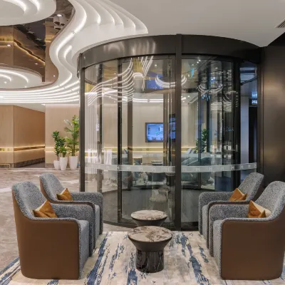 Meriton Suites Broadbeach Hotels near Mermaid Beach