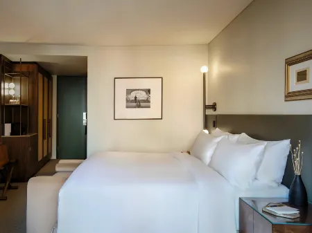 Sofitel Sydney Wentworth Отели рядом с достопримечательностью «Cliftons Sydney»