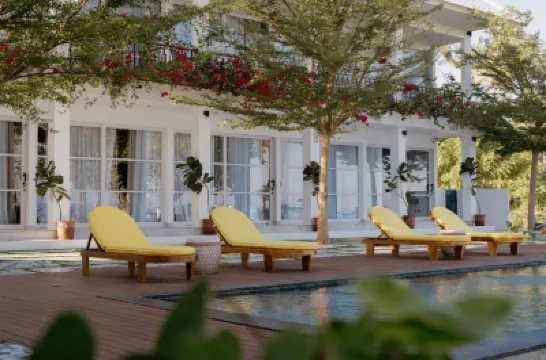 Muara Lovina Hotels near شاطئ لوفينا