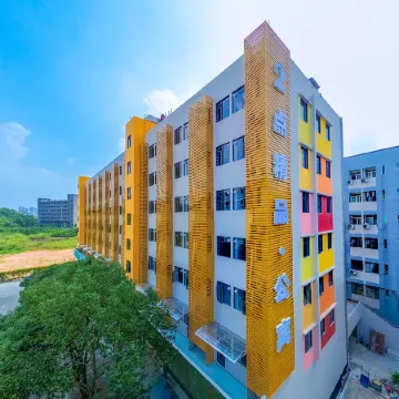 TWO OCLOCK APARTMENT