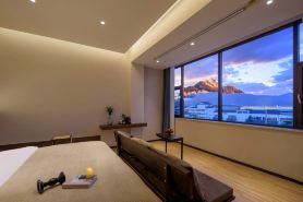 Ruyi Meiju Hotel (The Old Town of Lijiang Dashuiche Store)