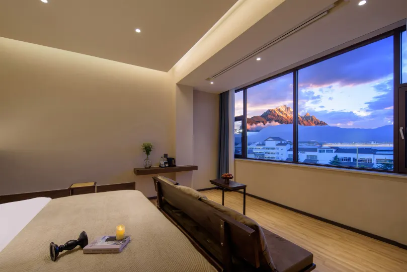 Ruyi Meiju Hotel (The Old Town of Lijiang Dashuiche Store)