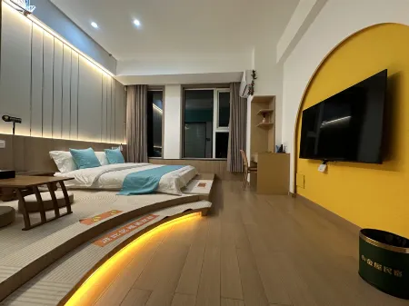 Xiaojinwu Homestay (Luohe Changjian East Bund Branch) Отели в г. Луохэ