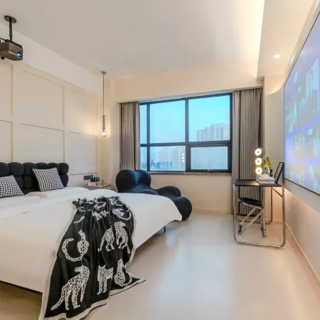 Moment Manyun Audio-Visual Hotel (Hanzhong High-Speed Railway Station Central Plaza)