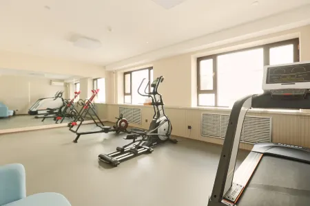 HanTing Hotel (Hegang Railway Station Jinguang Building) Отели рядом с достопримечательностью «Zhenxing Square»