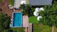 Ora Hill Farmstay & Glamping Hoa Binh - С бассейном