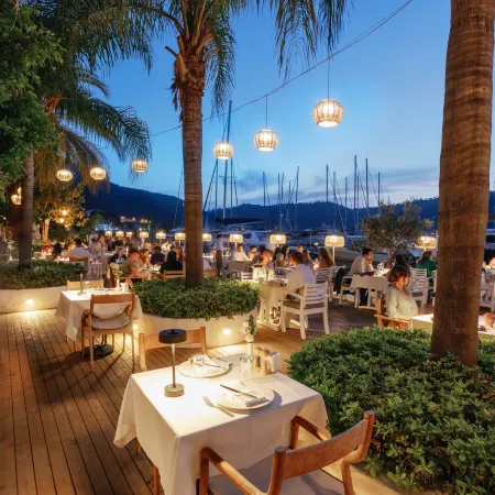 Yacht Classic Hotel - Boutique Class