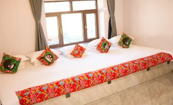 Xuexiang Zhoulaojiu Family Hotel