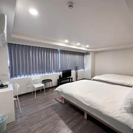 Kings Hotel Отели рядом с достопримечательностью «Счастливая станция»