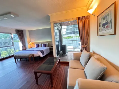 Collection O The Step Sathorn