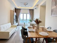 【Luvit Stay】 Nexus Kajang - MRT link/ 3 BR / Cozy Muji / Family