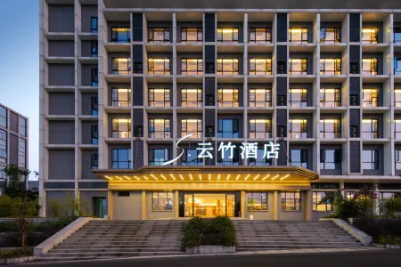 S Bamboo Hotel Отели рядом с достопримечательностью «Chengdu College of Sichuan Foreign Studies University (Yibin Campus)»