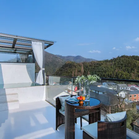 Space KONGEE·Family Pool Stream Tracing Designer Aesthetic Villa (Anji Yun Shang Grassland Resort)