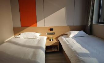 Heartwarming Hotel (Beijing Liangmaqiao Subway Station Sanlitun Taikoo Li Branch)