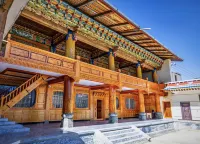 Shangri-la Fanjing Pasture Homestay Các khách sạn gần Pudacuo National Park
