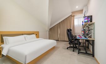 Yunjing E-Sports Hotel (Fengjie County High-Speed Rail Station)