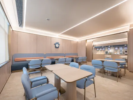 HanTing Hotel (Tongliao Hexi Chuangye Avenue) Отели рядом с достопримечательностью «Tongliao Public Security Cadre School»