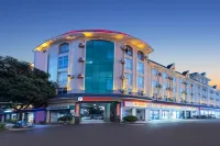 Leiwei Hotel (Ruili Caifu Plaza) Hotel dekat Ruili North Passenger Transport Terminal