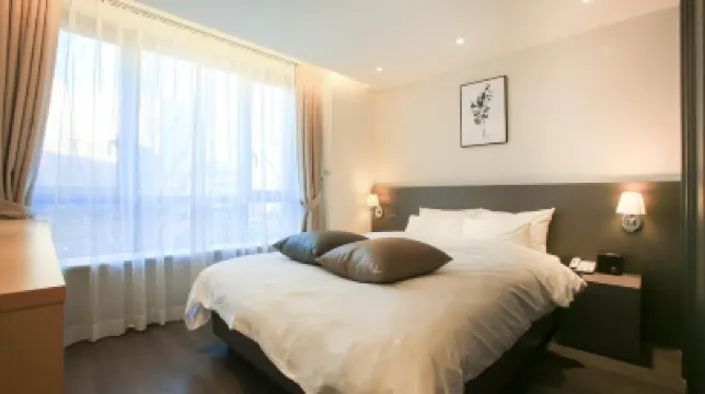 จัมซิล คอร์เนอร์ โฮเทล โรงแรมใกล้การ์เดน 5