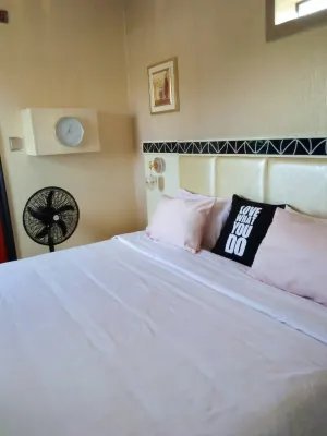 Emmasdale’s Hidden Gem Upstairs Luxury Hotel di 