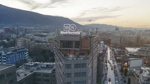 เวิร์คโนแมดส์ แล็บ โรงแรม-โคเลฟวิ่ง แอนด์ โคเวิร์กกิ้ง