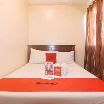 RedDoorz @ Moonwalk Paranaque Hotels near Hannan International Manpower Corporation