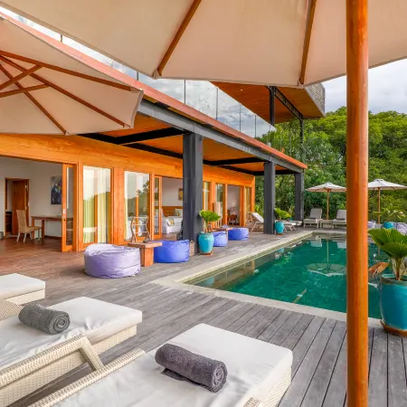 Paradise Garage Komodo Villa