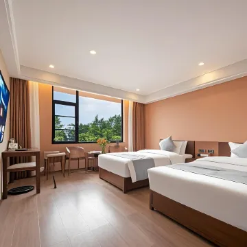 Tianchong Yunhai Resort Hotel (Wulingyuan National Forest Park)