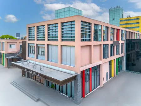 Baizhu Hotel (Yangcheng Lake Fashion Stage Store, Suzhou Industrial Park) Отели рядом с достопримечательностью «Yiyuan Garden»