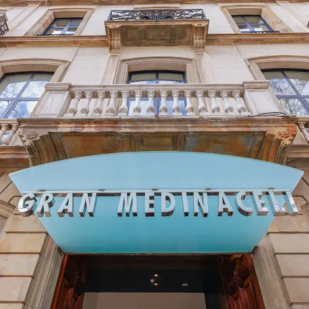 Hotel Medinaceli 4 sup Отели рядом с достопримечательностью «Торговый центр Maremagnum»