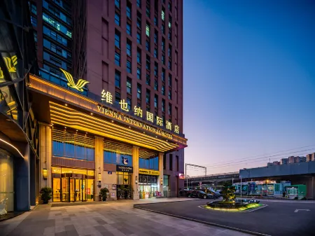 Vienna International Hotel (Chengdu East Railway Station Sichuan Normal University Branch) Отели рядом с достопримечательностью «Sichuan Normal University (East Campus)»