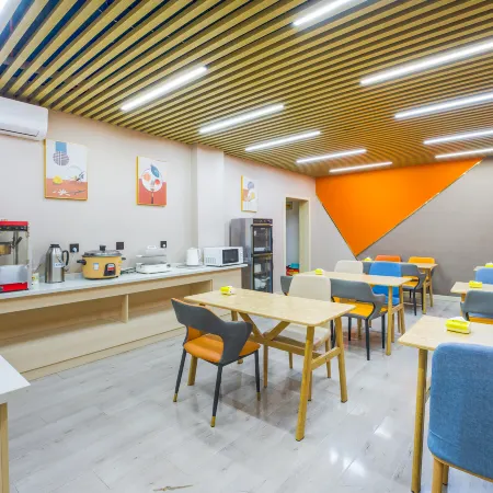 Tianxi Youyi Hotel (Xinle Academy of Fine Arts)