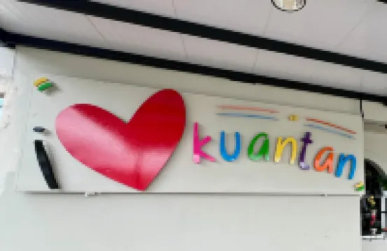 5 mins walking to East Coast Mall @ JW Guest House