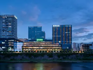 QUEEN Mail瑰邁飯店（恩施土司城和潤城店）