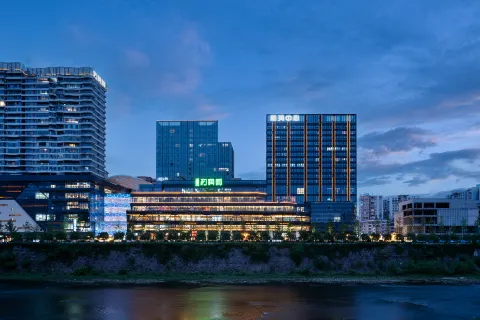 QUEEN Mail Guimai Hotel (Enshi Heruncheng Branch)