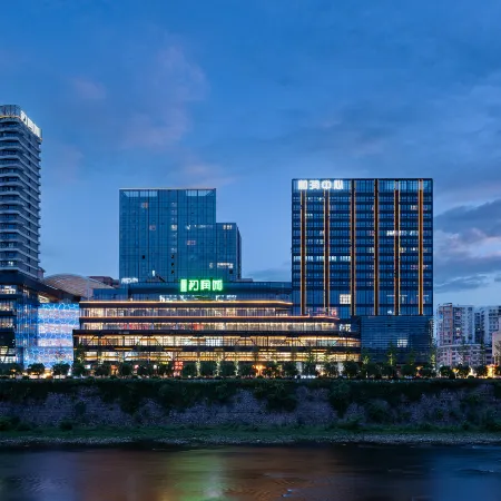 QUEEN Mail Guimai Hotel (Enshi Heruncheng Branch)