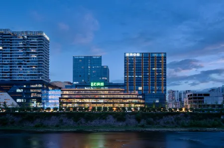 QUEEN Mail Guimai Hotel (Enshi Heruncheng Branch)