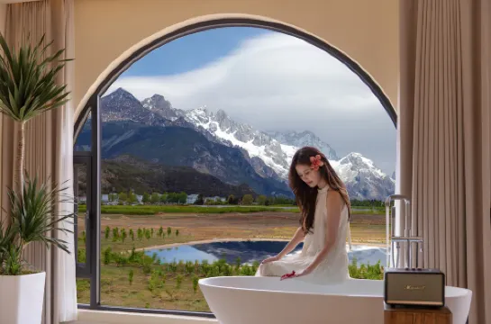 Lijiang In the Painting | Seasonal Flower Garden and Snow Mountain Scenic Resort Homestay